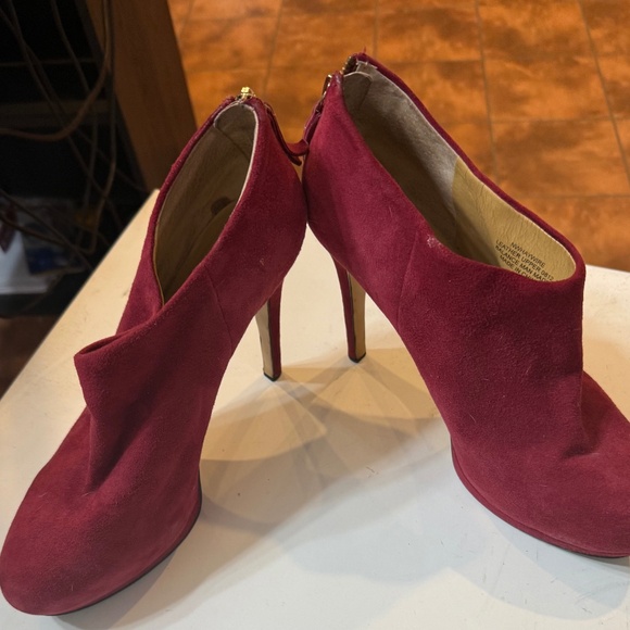 Nine West Burgundy High heels size 9.5 - Picture 2 of 2
